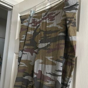 Make An Offer Ellos camo leggings 👏